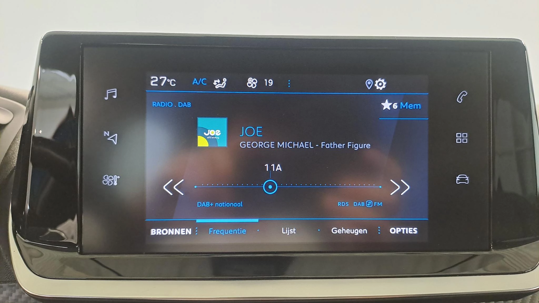 Peugeot-208-image-14