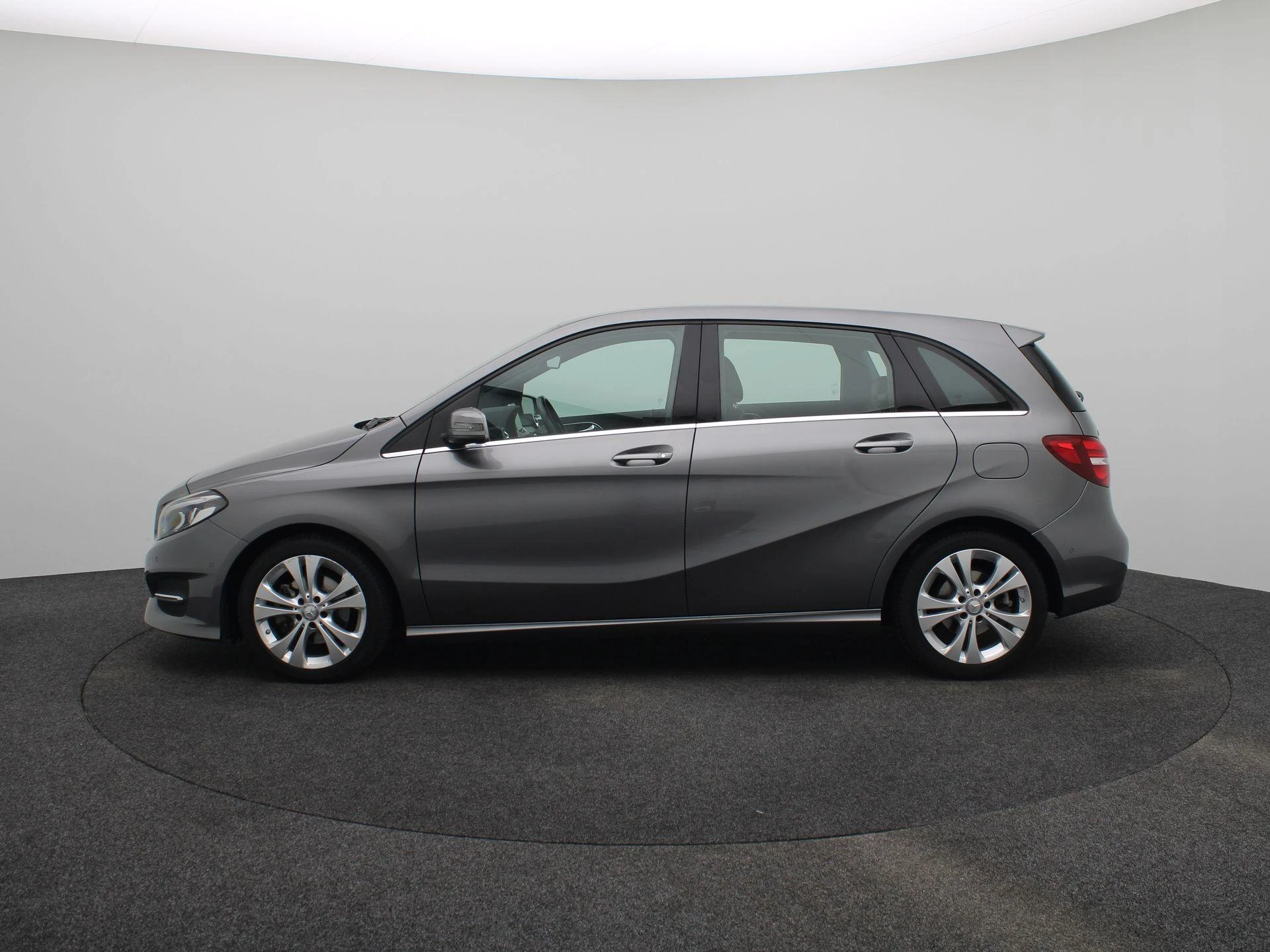 Mercedes-Benz-B-Klasse-image-3