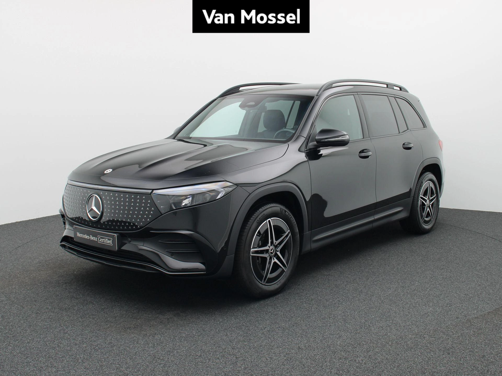 Mercedes-Benz-EQB-image-0