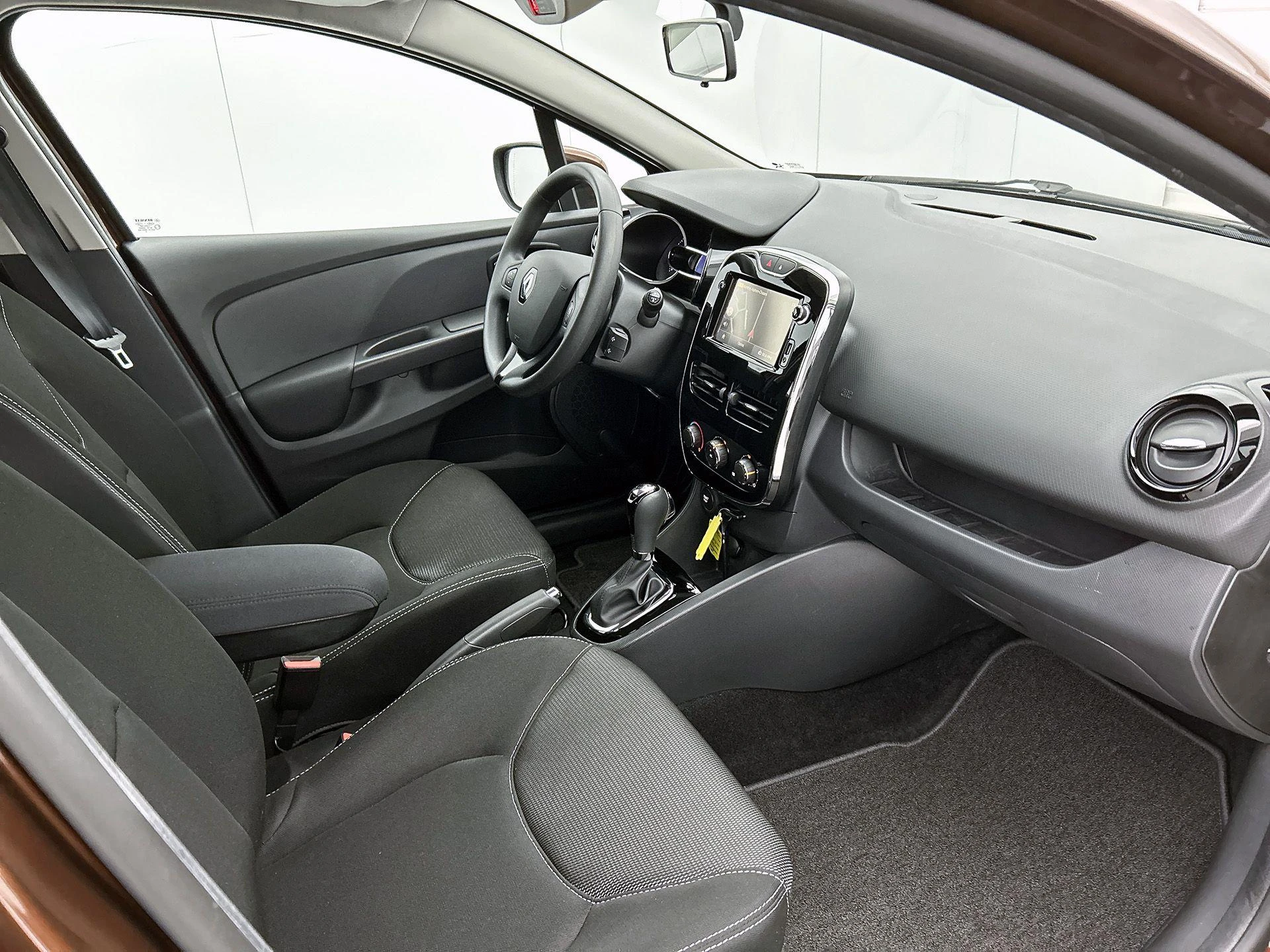 Renault-Clio-image-17