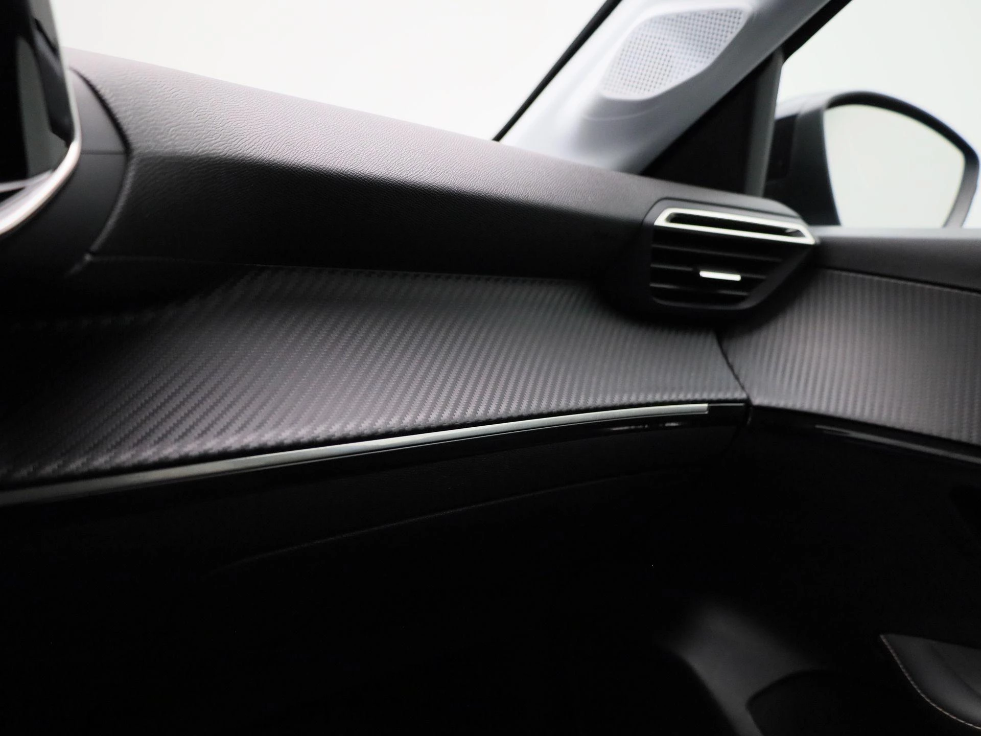 Peugeot-e-208-image-27