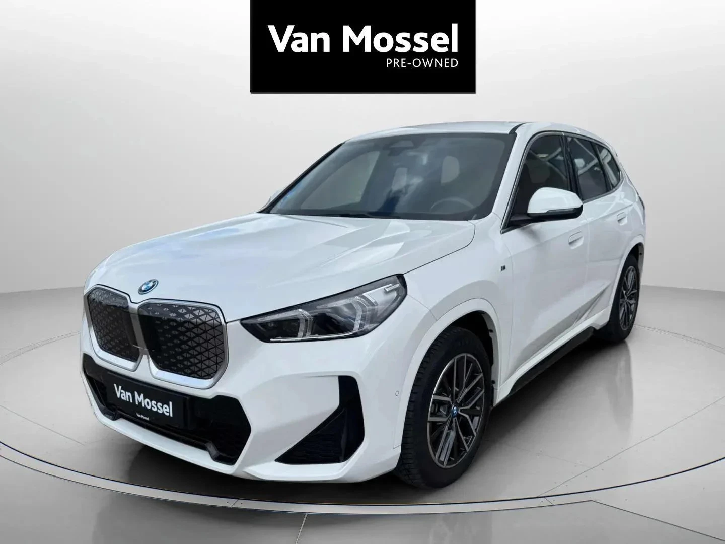 BMW-iX1-image-0
