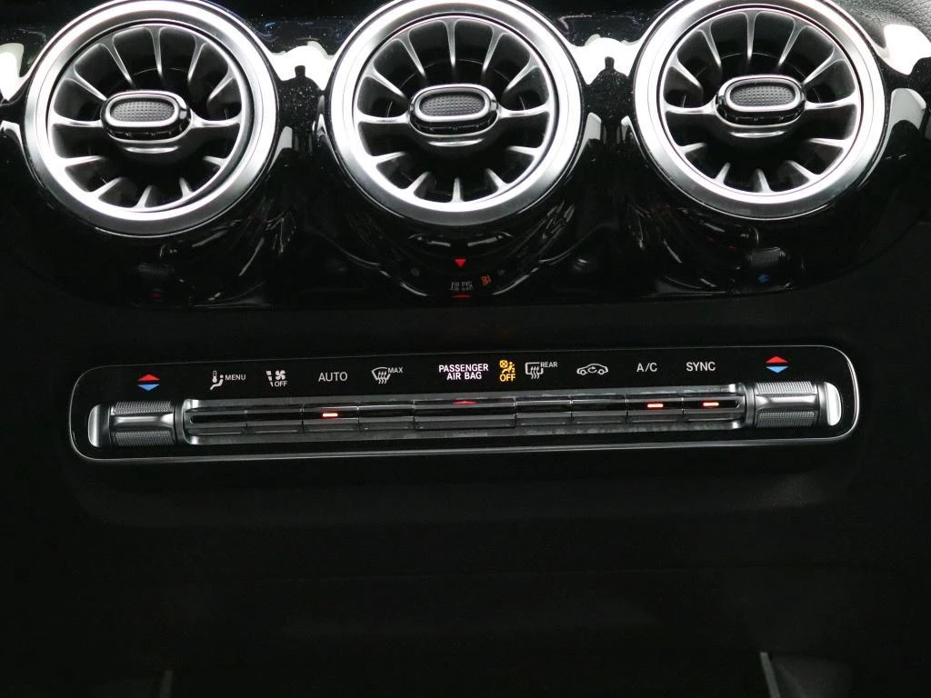 Mercedes-Benz B-Klasse 180 AMG Line + PANORAMISCH DAK + MULTIBEAM LED +