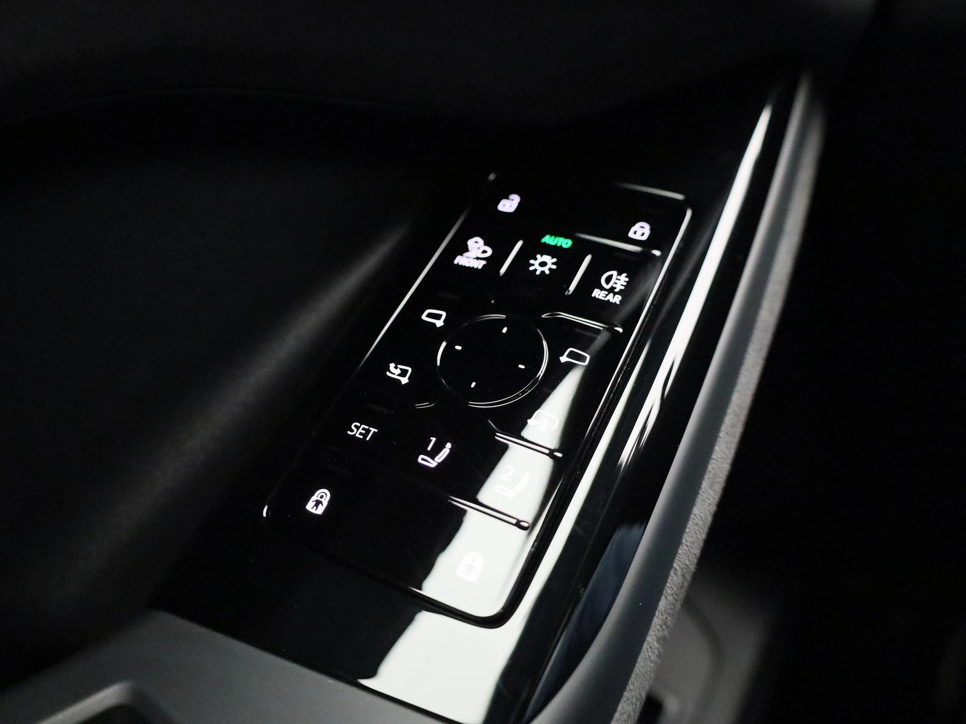 Audi-Q6 e-tron-image-34