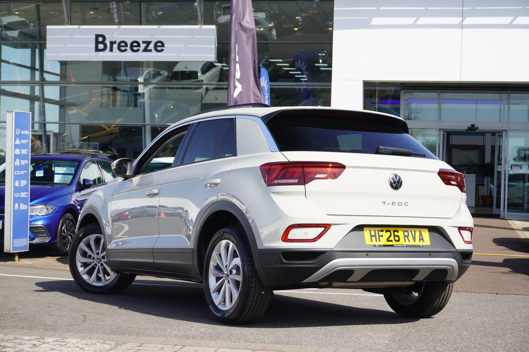 Volkswagen-T-Roc-image-2