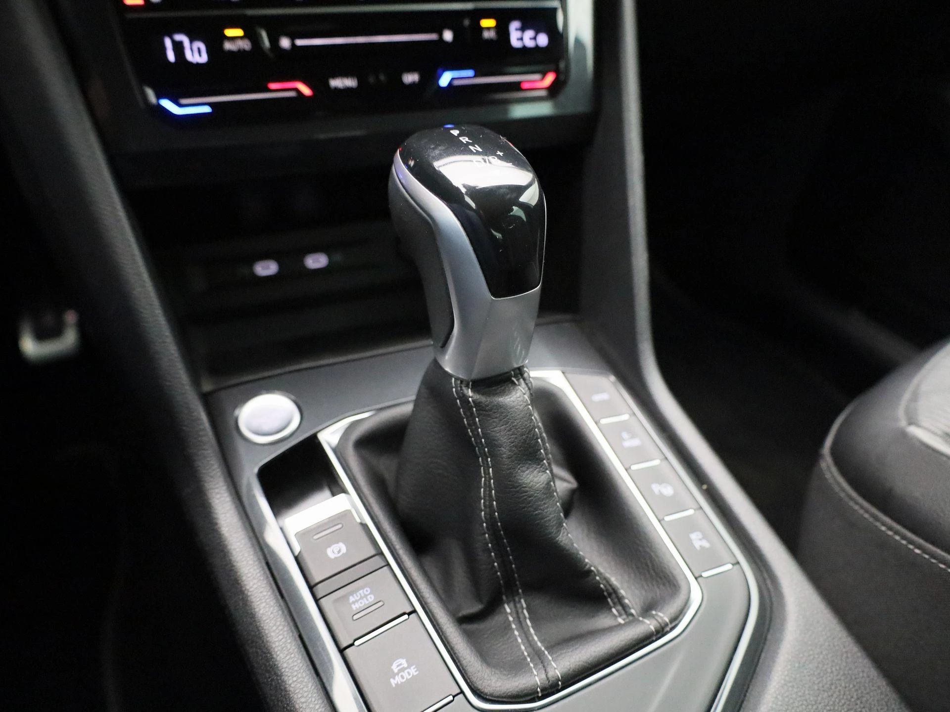 Volkswagen-Tiguan-image-29