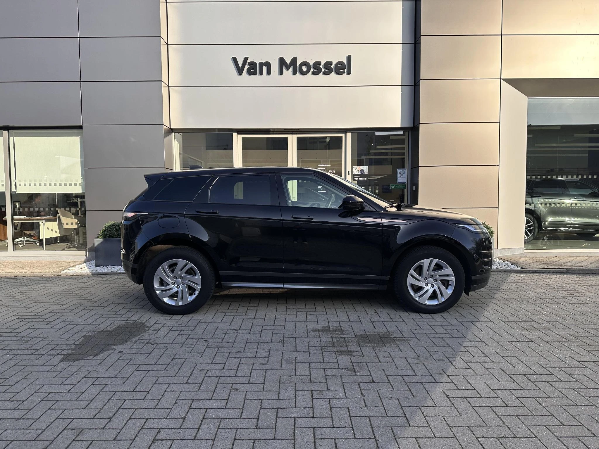 Land Rover-Range Rover Evoque-image-7