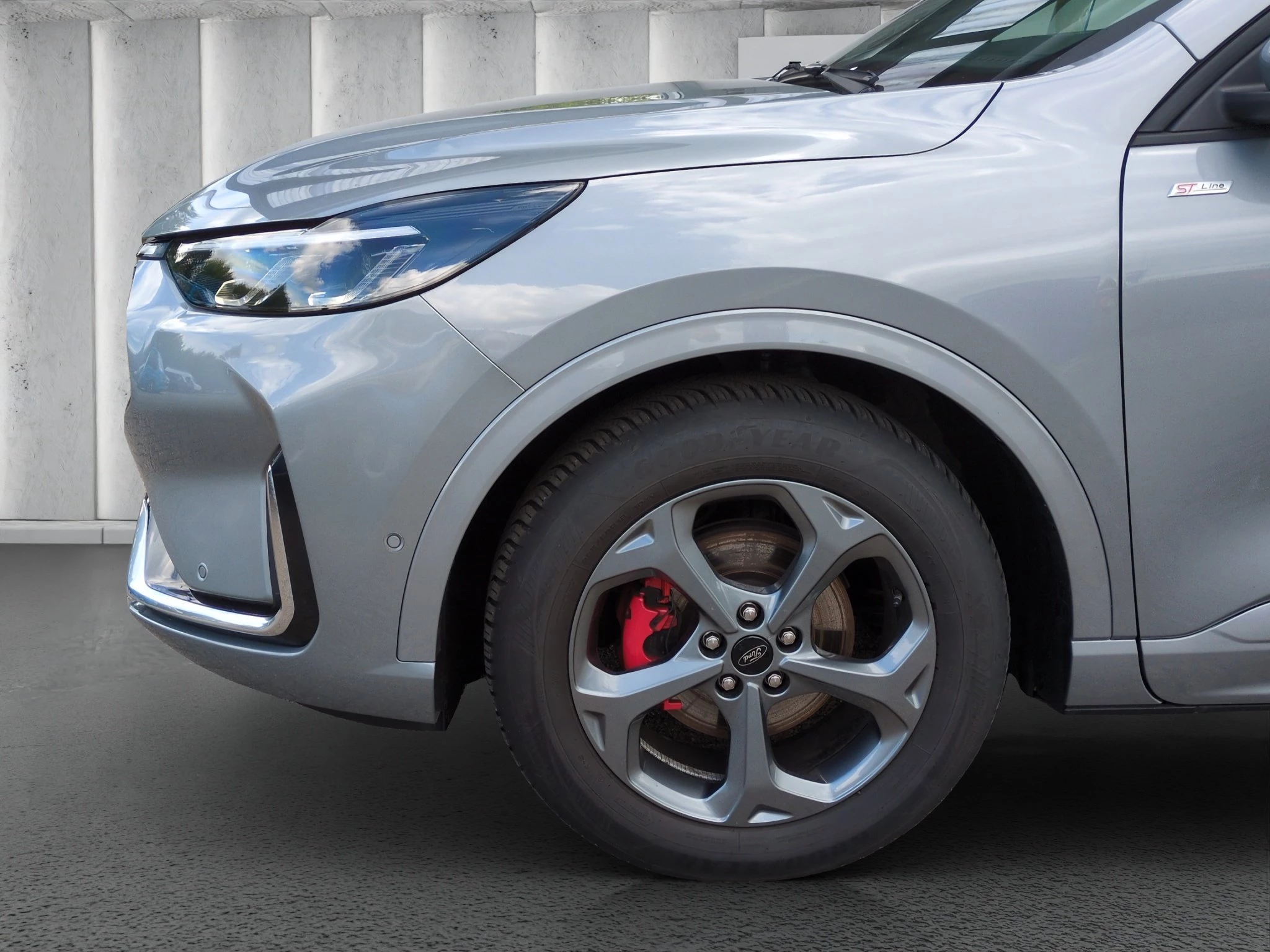 Ford Kuga ST-Line X Aut.*PANO*AHK*360GRAD*LED-MATRIX*NAVI*GRA*WINTER-PKT..