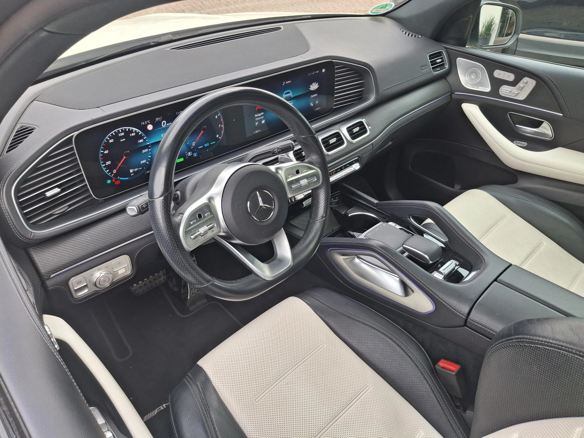 Mercedes-Benz-GLE-image-13