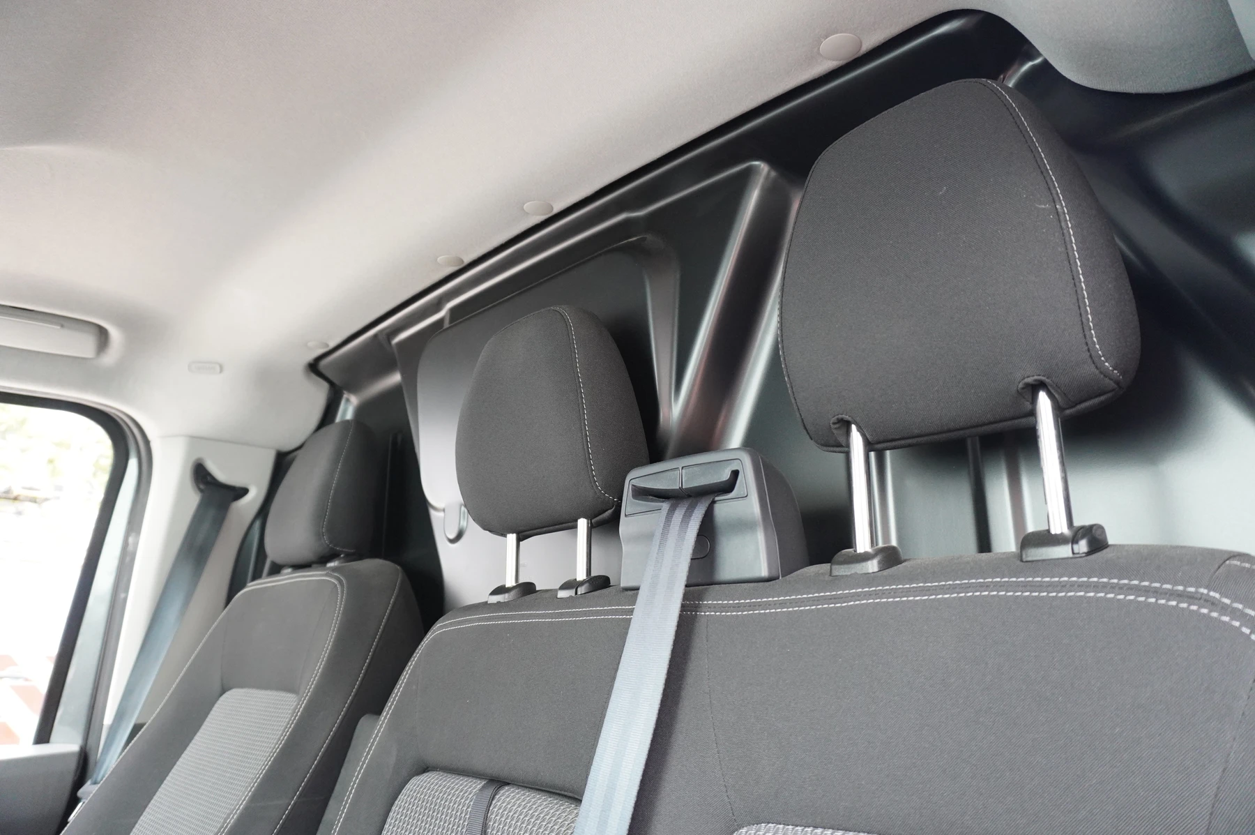 Volkswagen-Transporter-image-9