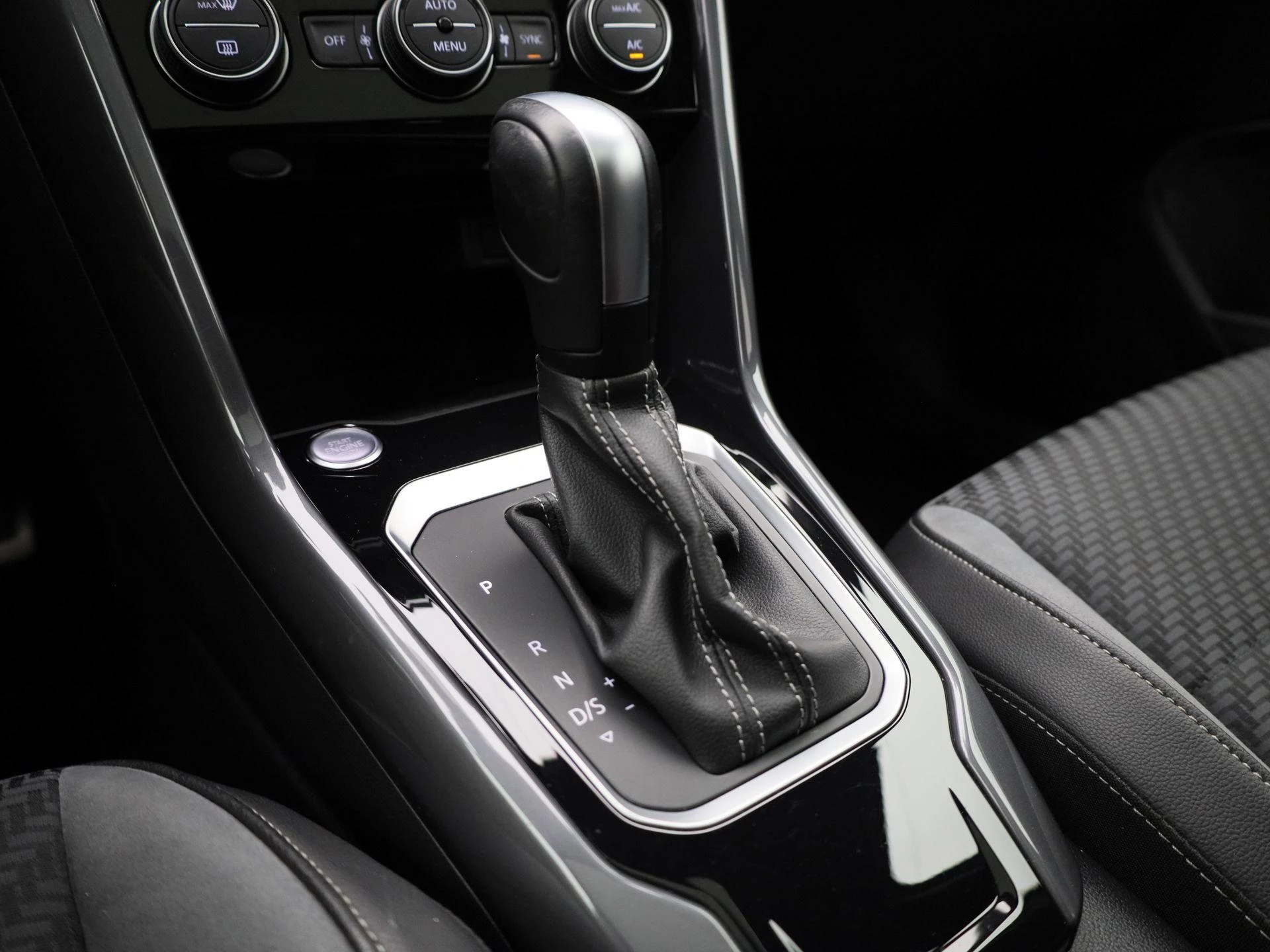 Volkswagen T-Roc 1.5 TSI Sport Business R