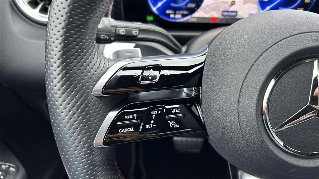 Mercedes-Benz-EQB-image-11