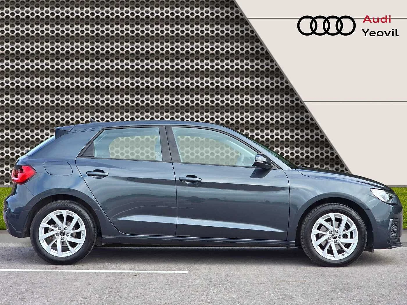 Audi-A1 Sportback-image-3