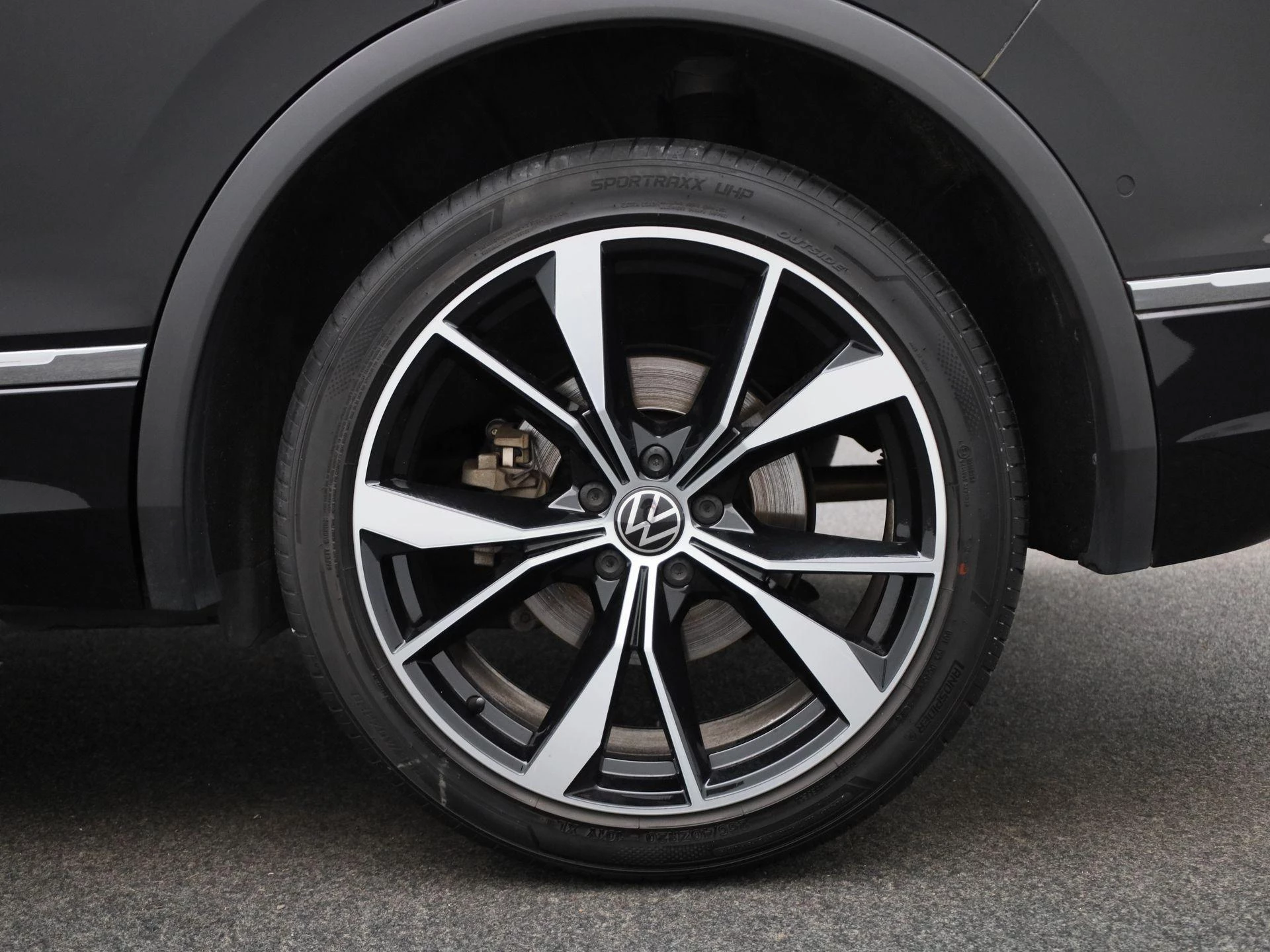 Volkswagen-Tiguan-image-12