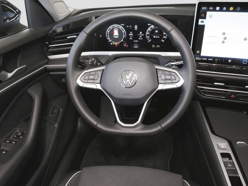 Volkswagen-Passat-image-12