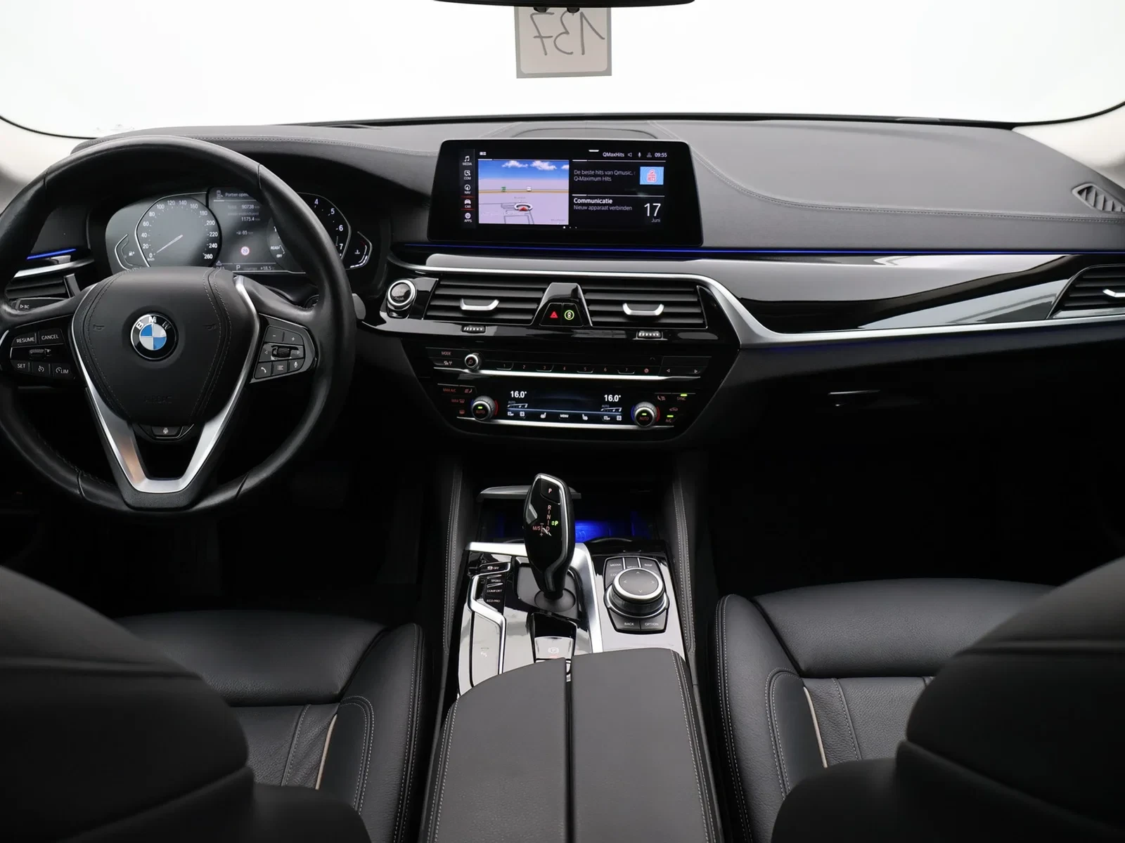 BMW Série 5 SW (G31LCI) Touring 520iA 184PK *AUTOMAAT*PANO DAK*LEDER*SFEERVERLICHTING*NAVI*BLTH*CRUISE*APP CONNECT*FULL LED*...