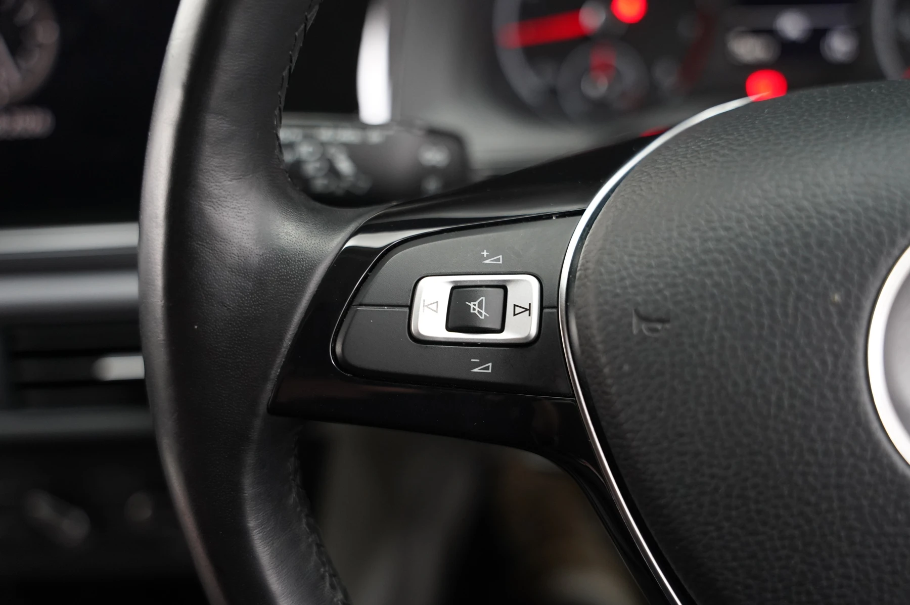 Volkswagen-Polo-image-16