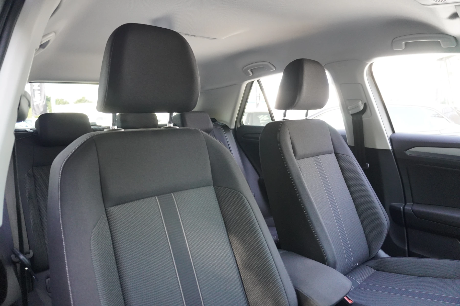 Volkswagen-T-Roc-image-7