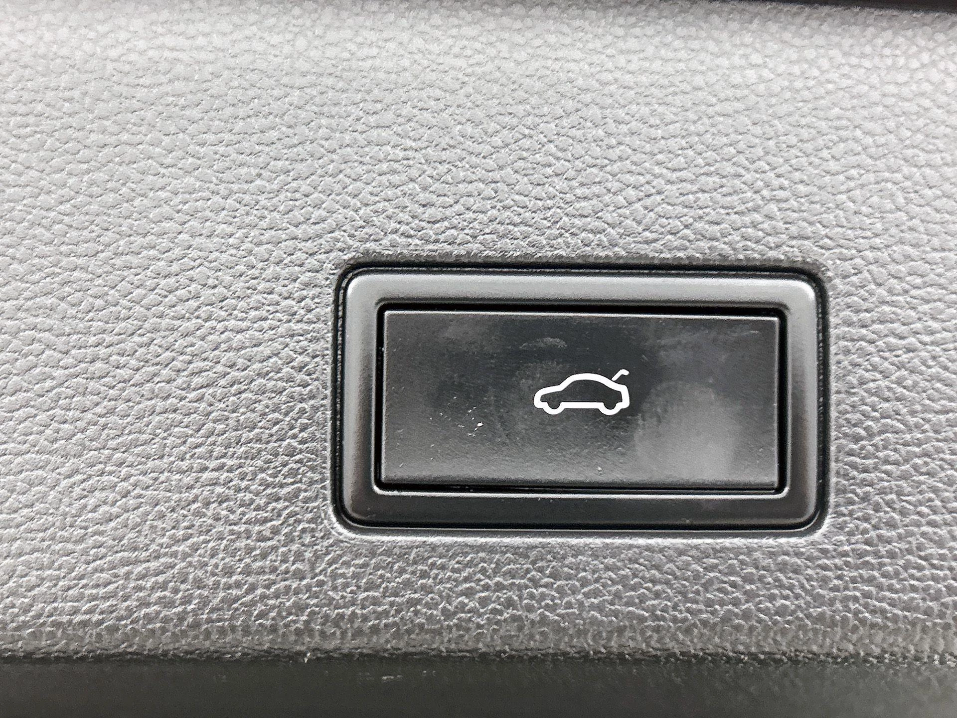 Volkswagen-Golf-image-18