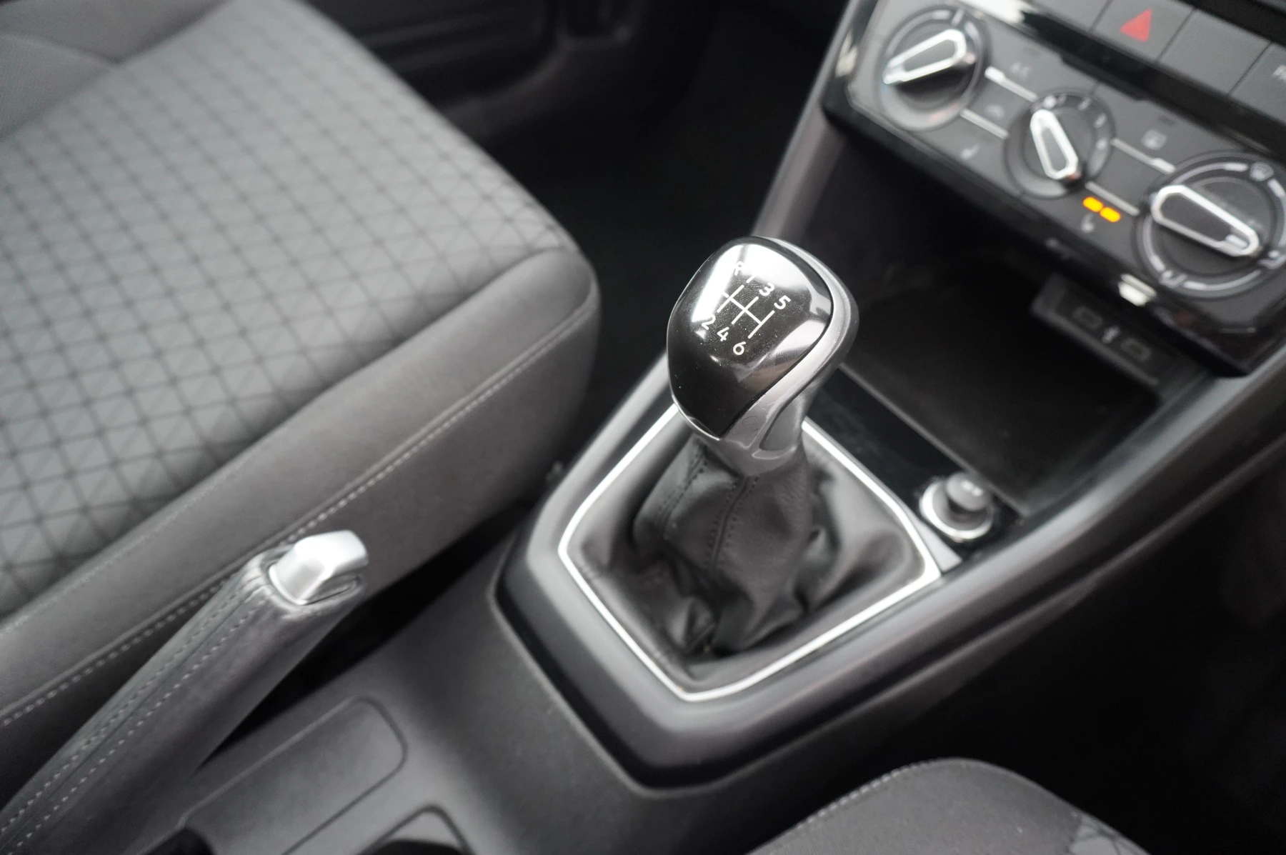 Volkswagen-T-Cross-image-25
