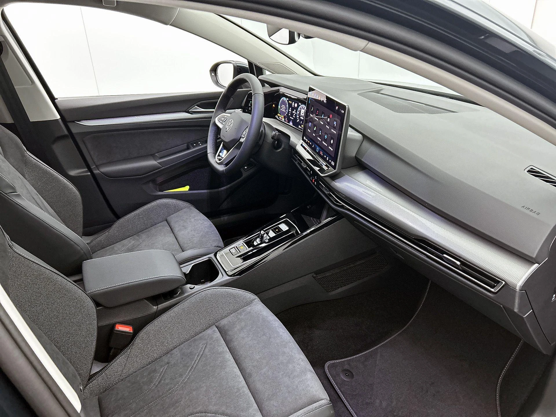 Volkswagen-Golf-image-23
