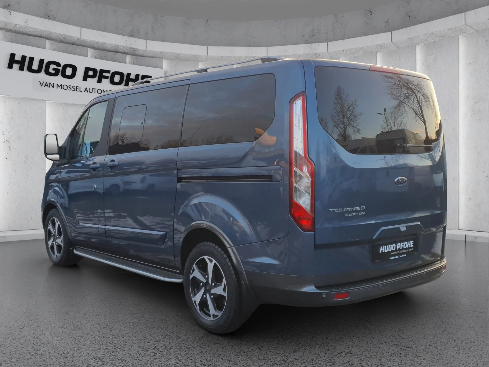 Ford-Tourneo Custom-image-2