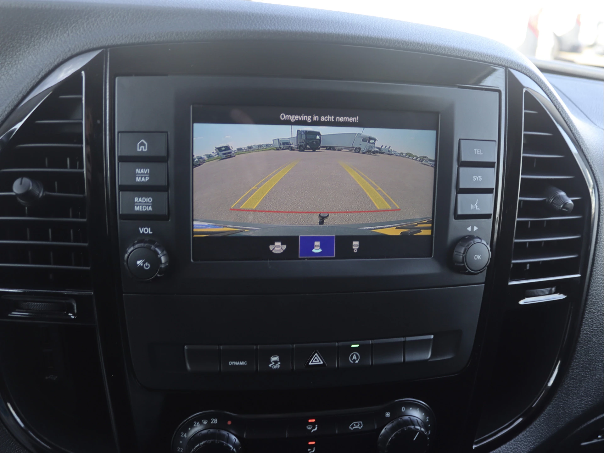 Mercedes-Benz-Vito-image-11