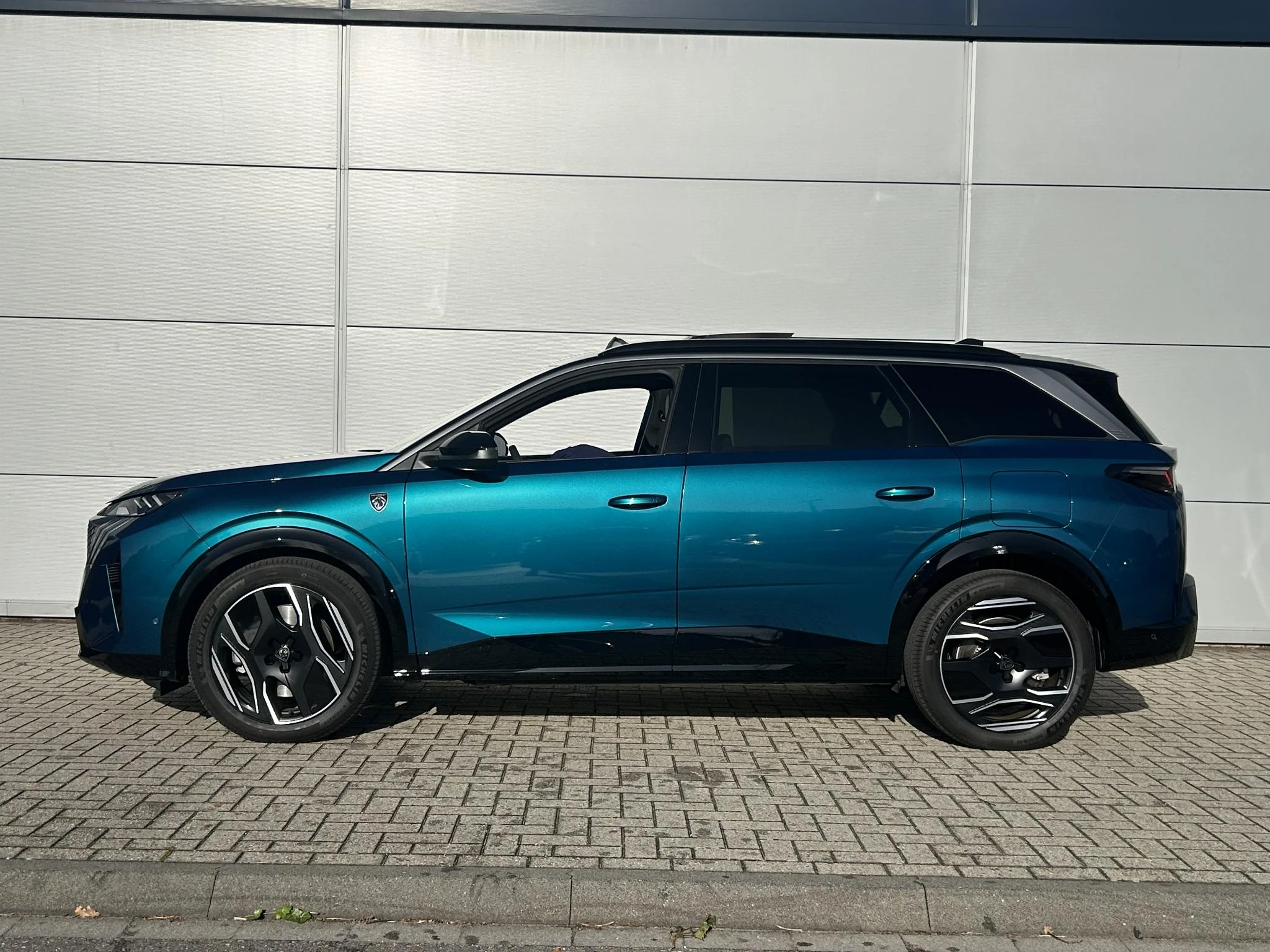 Peugeot-e-5008-image-2