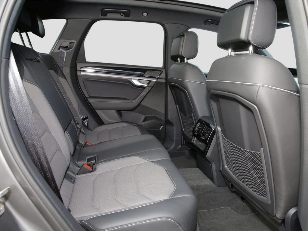 Volkswagen-Touareg-image-10