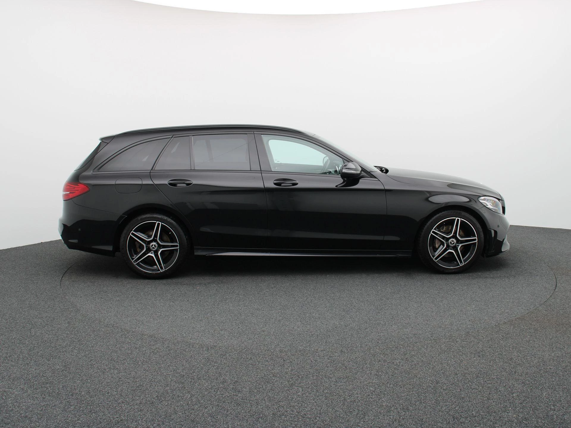 Mercedes-Benz C-Klasse 180 AMG LINE Estate + LEDER + LED + NIGHTPAKKET +