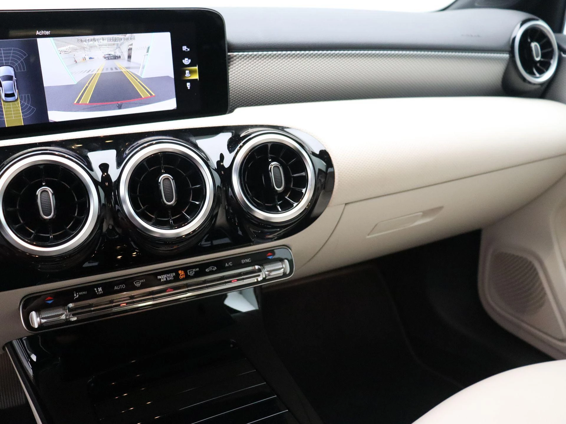 Mercedes-Benz Classe A 180 Luxury Line Limousine + LEDER + TREKHAAK + CAMERA +