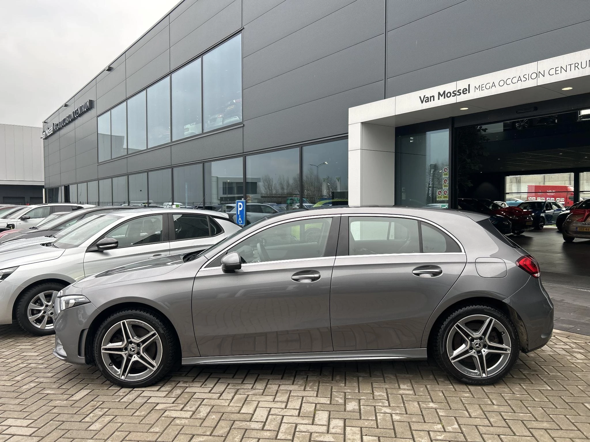 Mercedes-Benz-A-Klasse-image-1