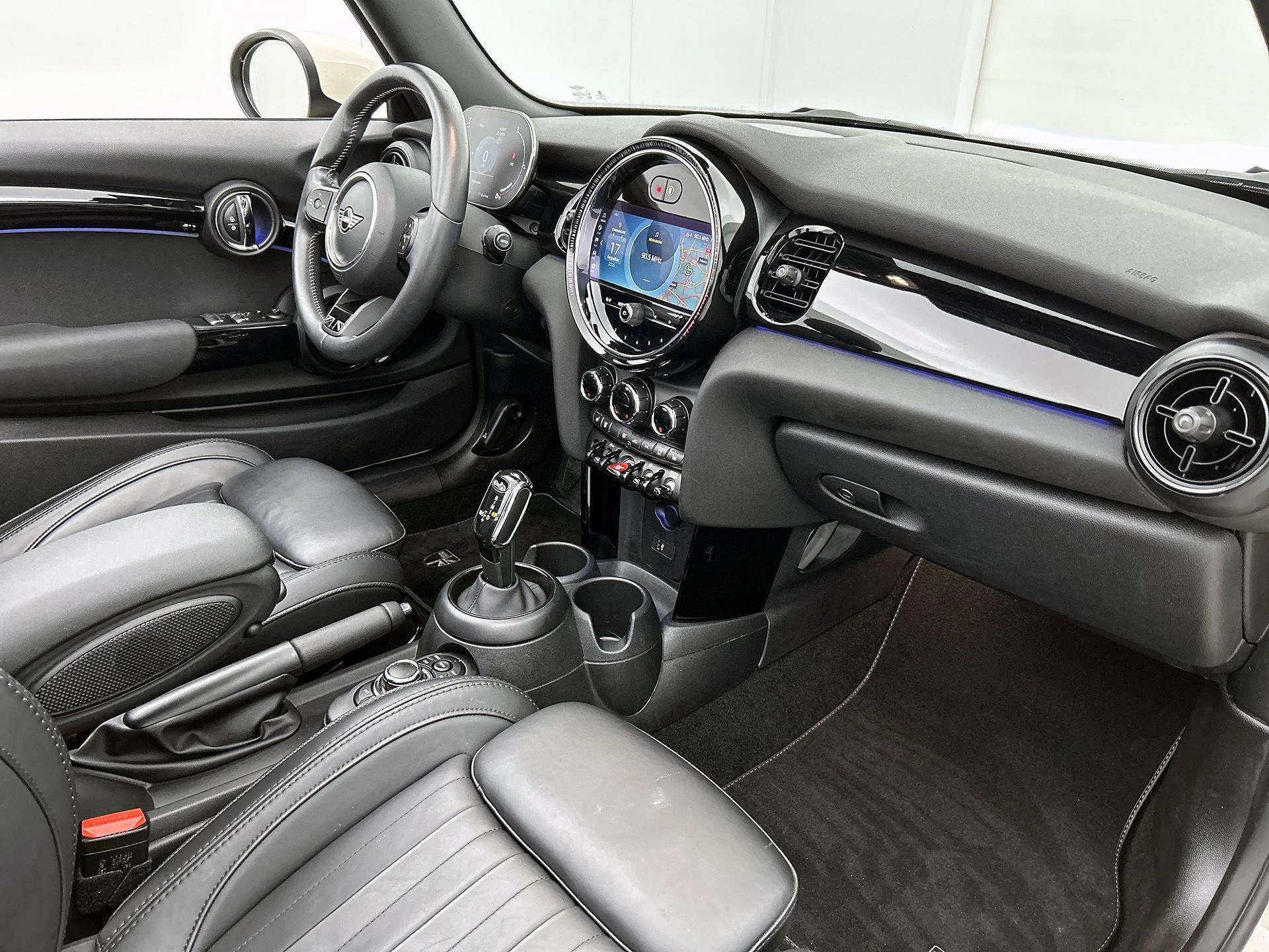 MINI-Cooper Cabrio-image-21