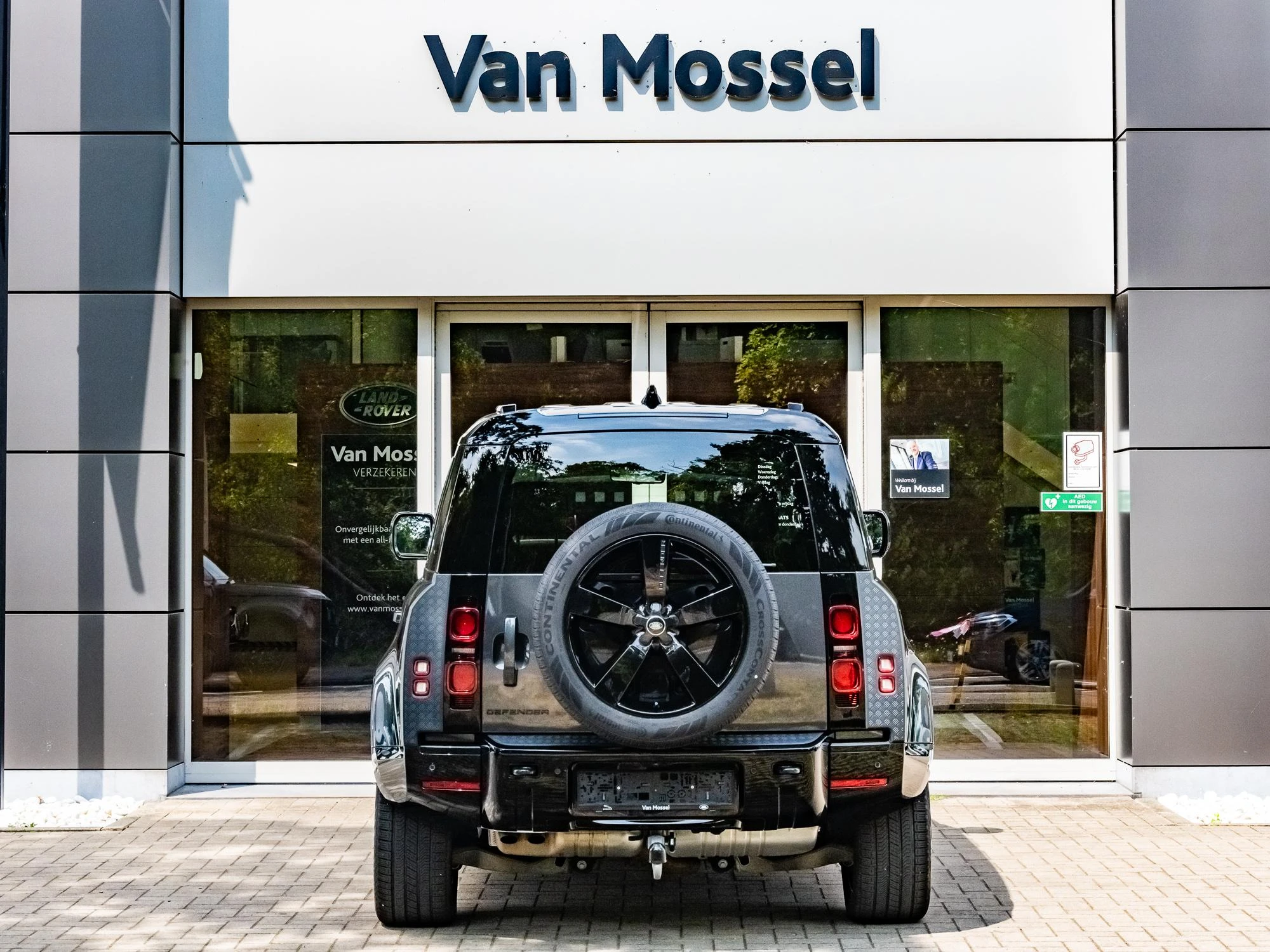 Land Rover Defender 110 D300 X-Dynamic HSE