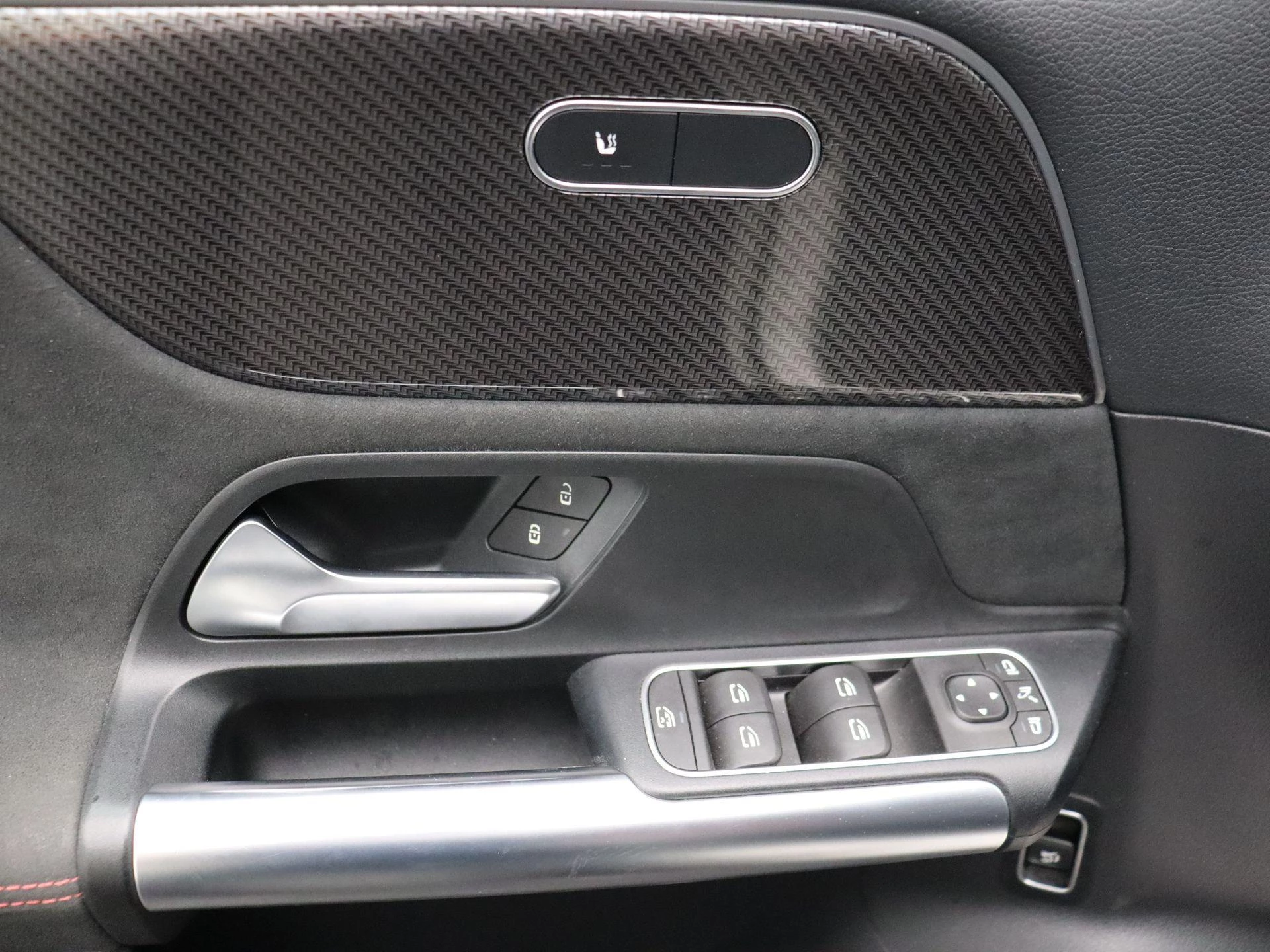 Mercedes-Benz B-Klasse 250 AMG Line + 224 PK + CARPLAY + NIGHTPAKKET +