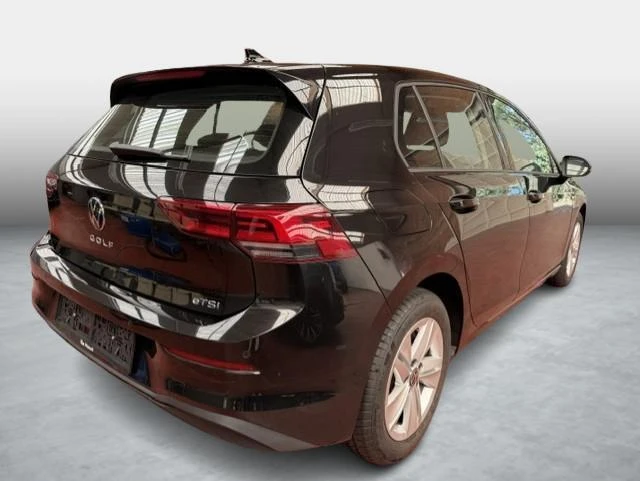 Volkswagen-Golf-image-4