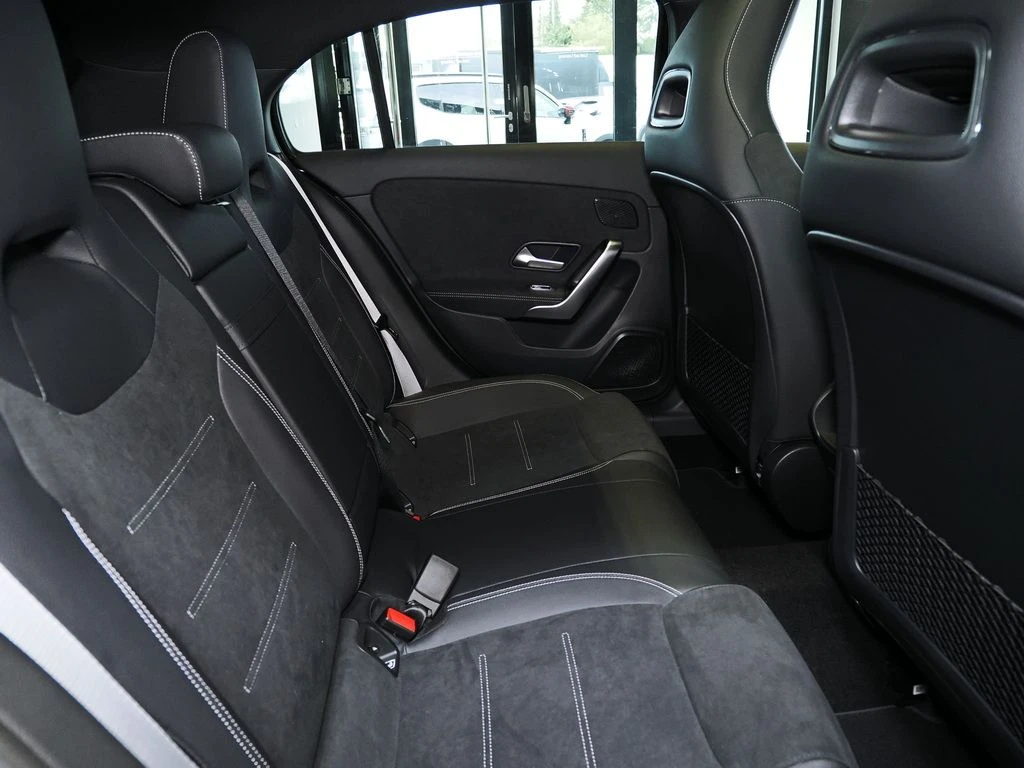 Mercedes-Benz-A-Klasse 180-image-12