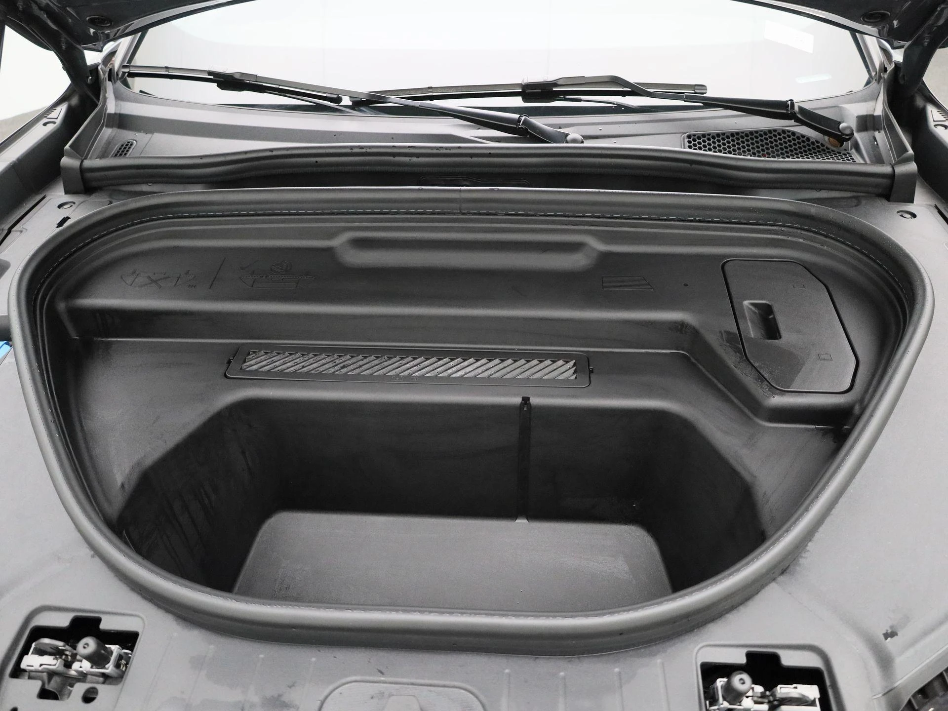 Audi-Q6 e-tron-image-41