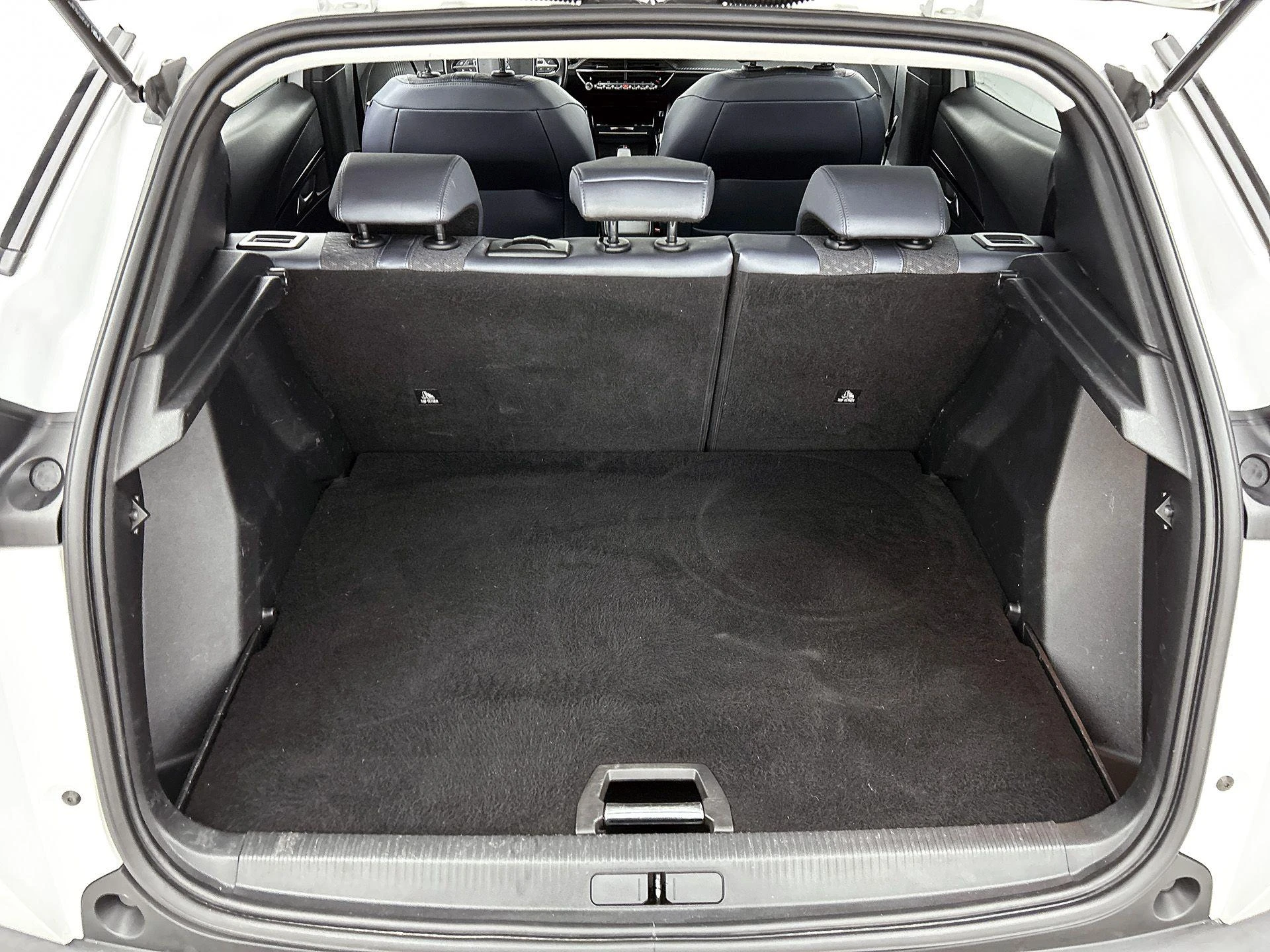 Peugeot-e-2008-image-14