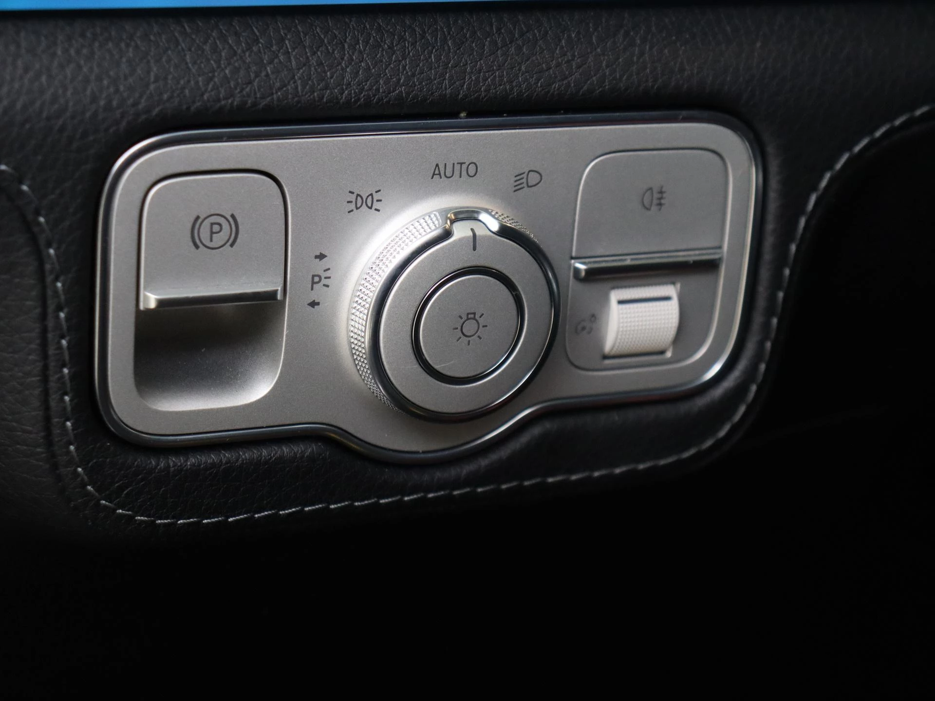 Mercedes-Benz-GLE-image-25