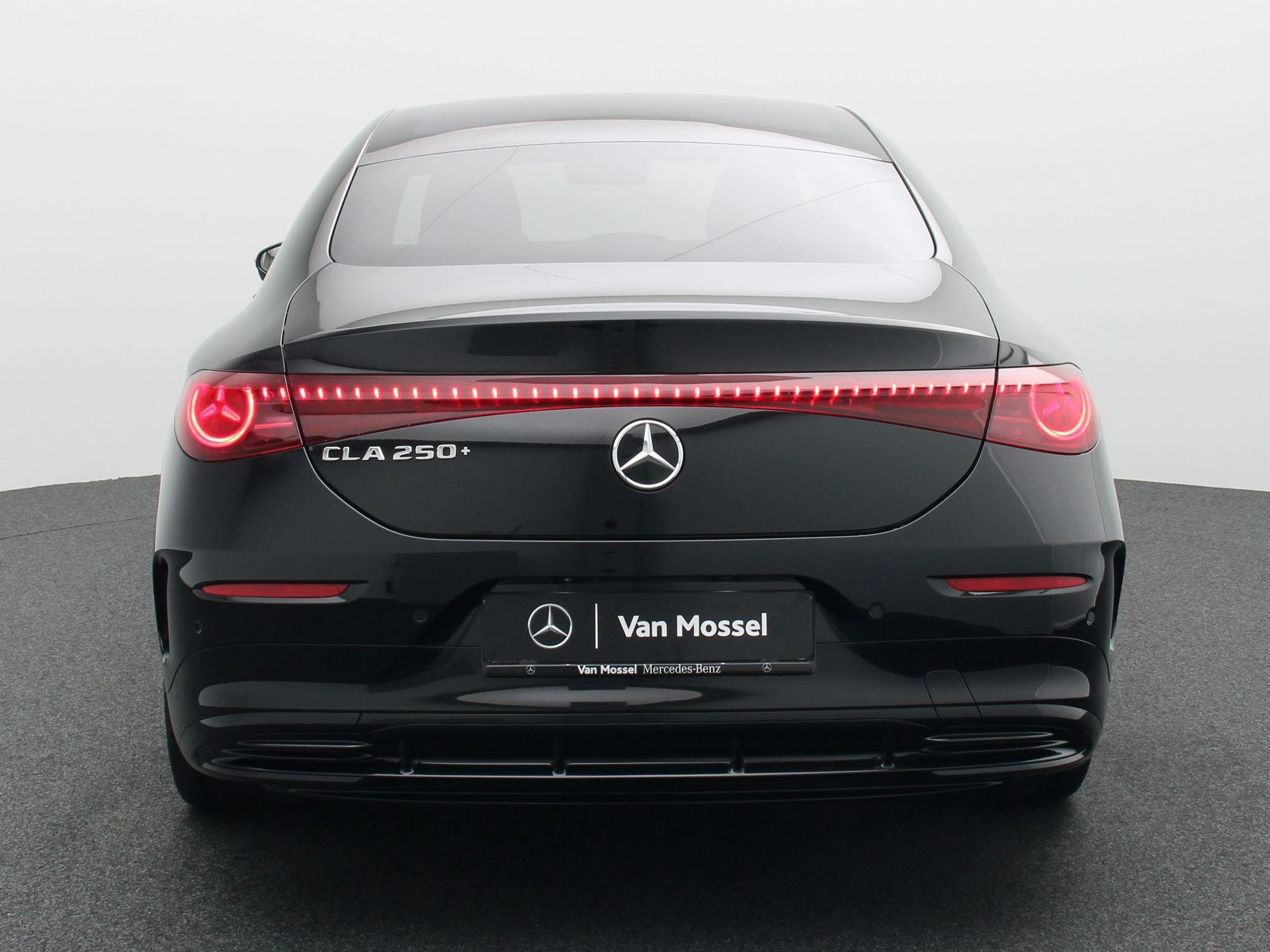 Mercedes-Benz-CLA-image-4