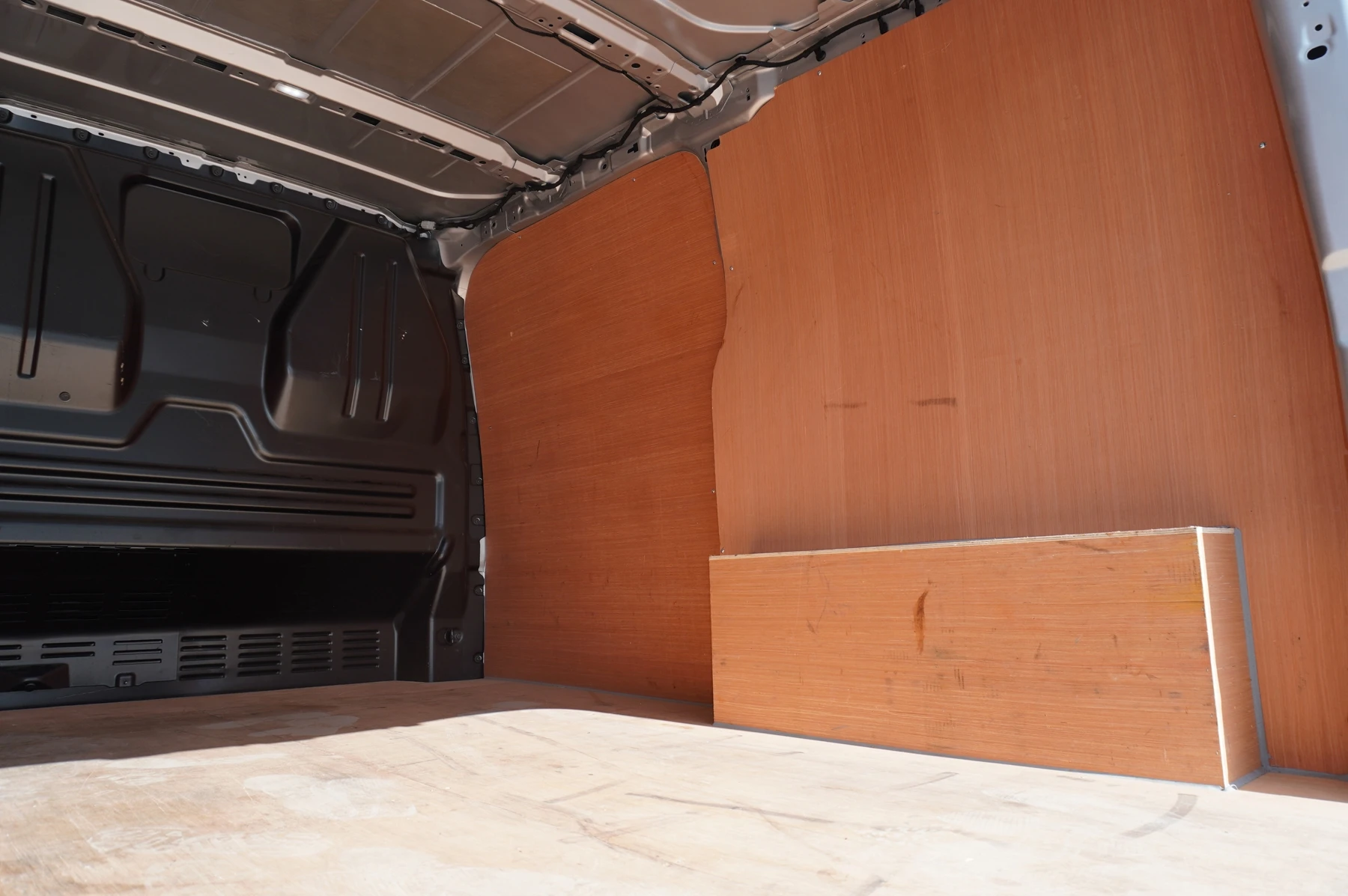 Volkswagen-Transporter-image-16