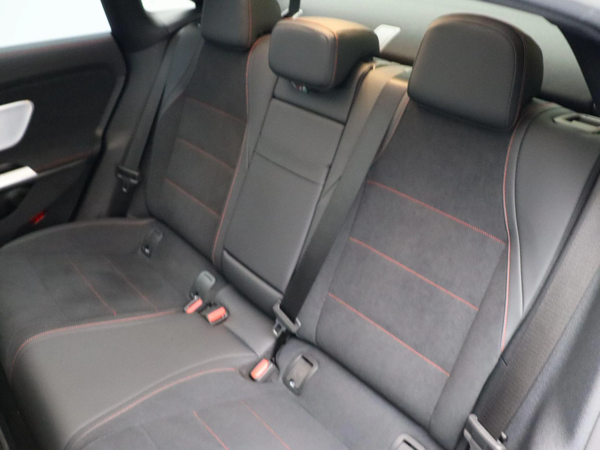 Mercedes-Benz-CLA-image-21