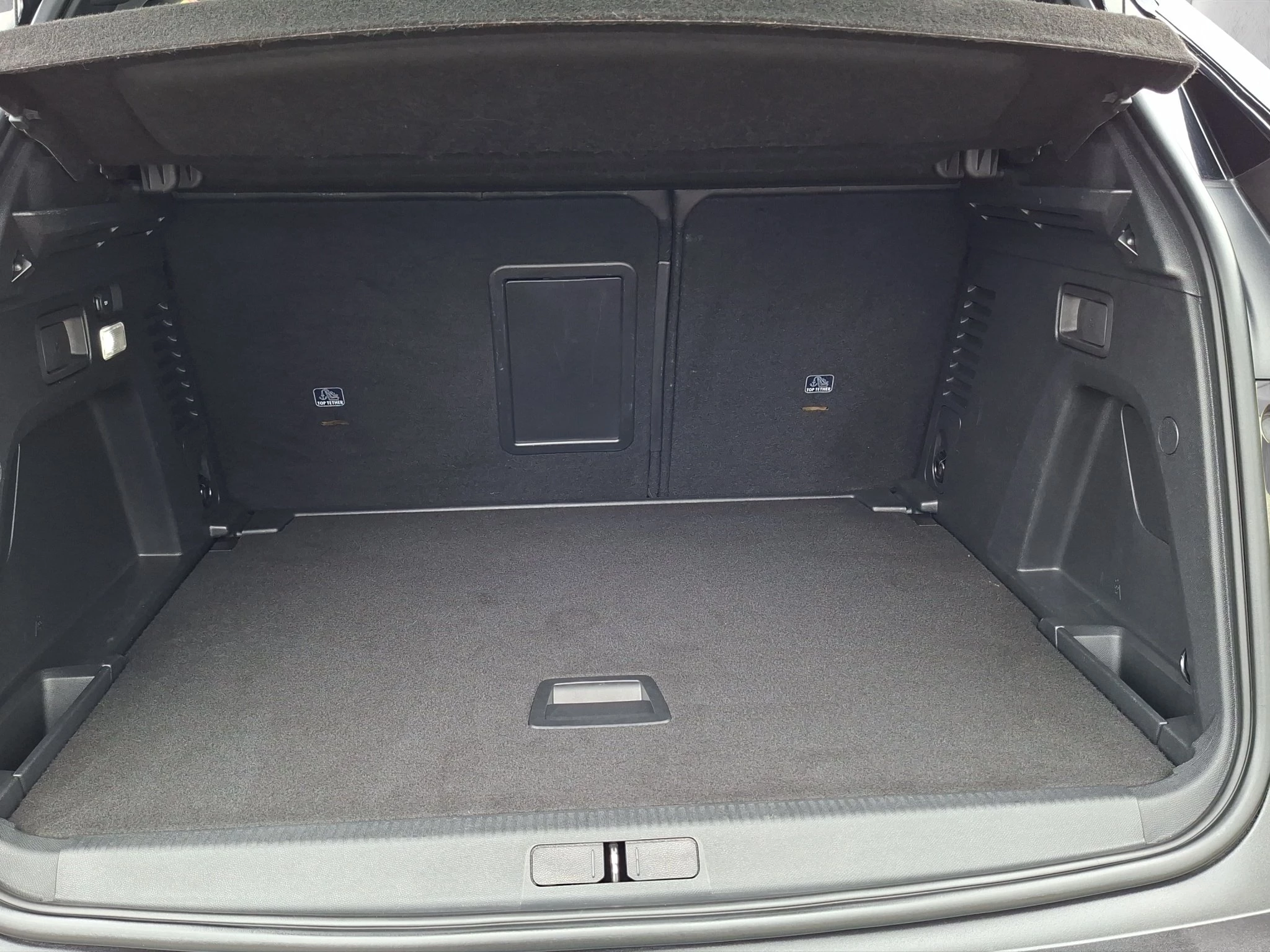 Peugeot 3008 Allure 1.6 PureT. Aut. | LED | Pano | LEDER | AHK | ACC | GJR | RFK | SHZ