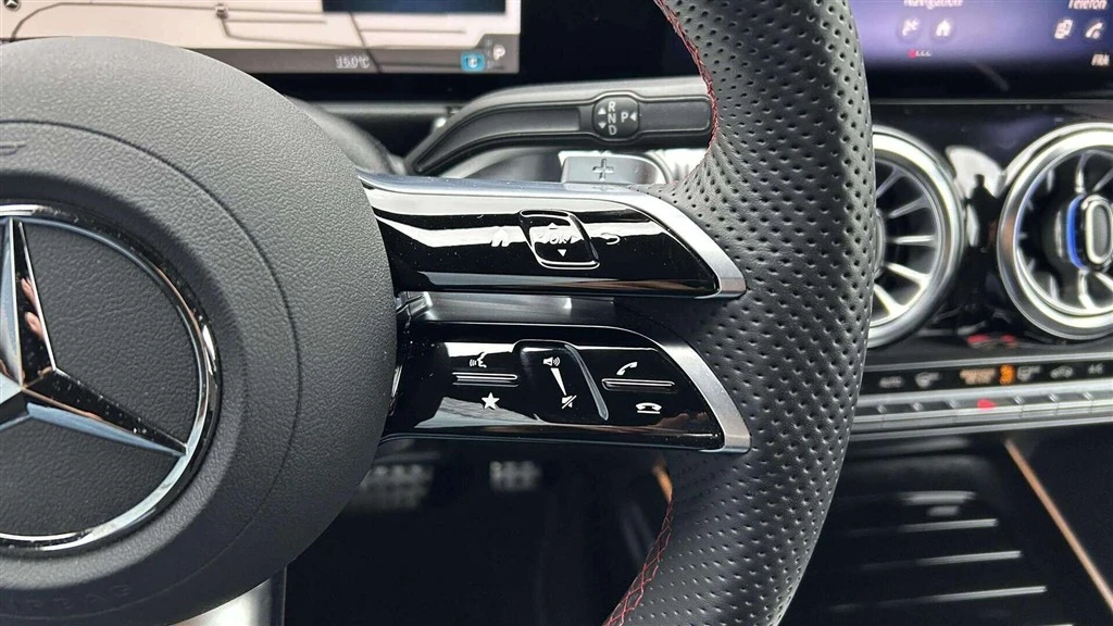 Mercedes-Benz-EQB-image-14