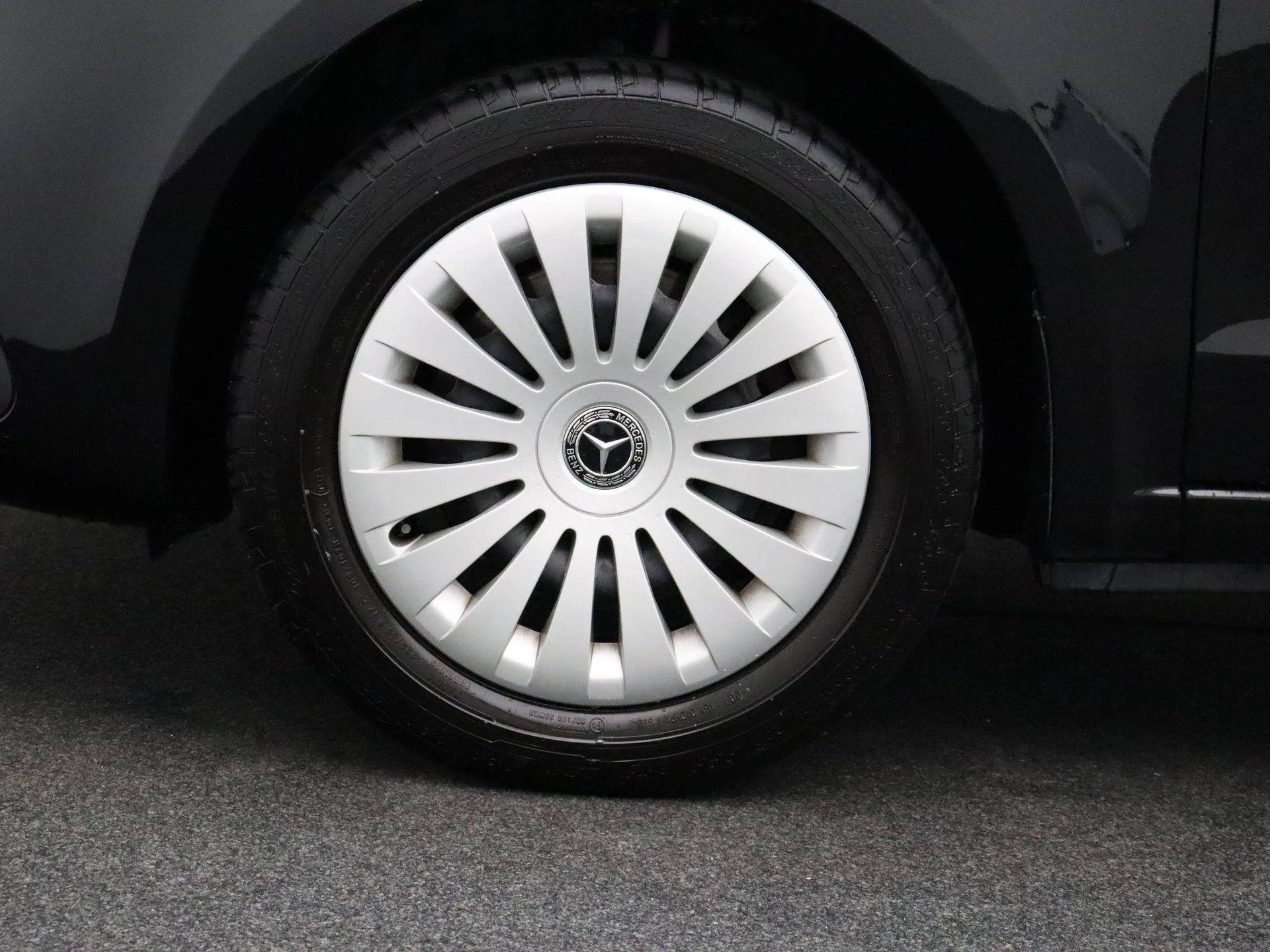 Mercedes-Benz-Vito-image-6