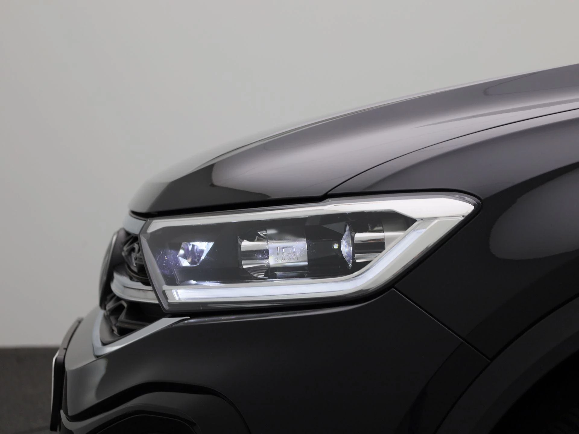 Volkswagen-T-Roc-image-14
