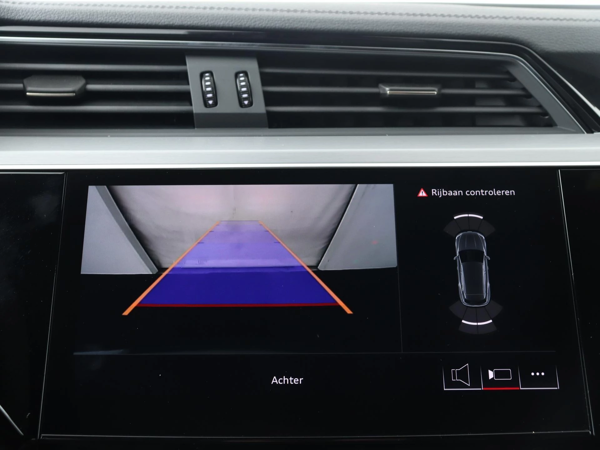 Audi-Q8 e-tron-image-24