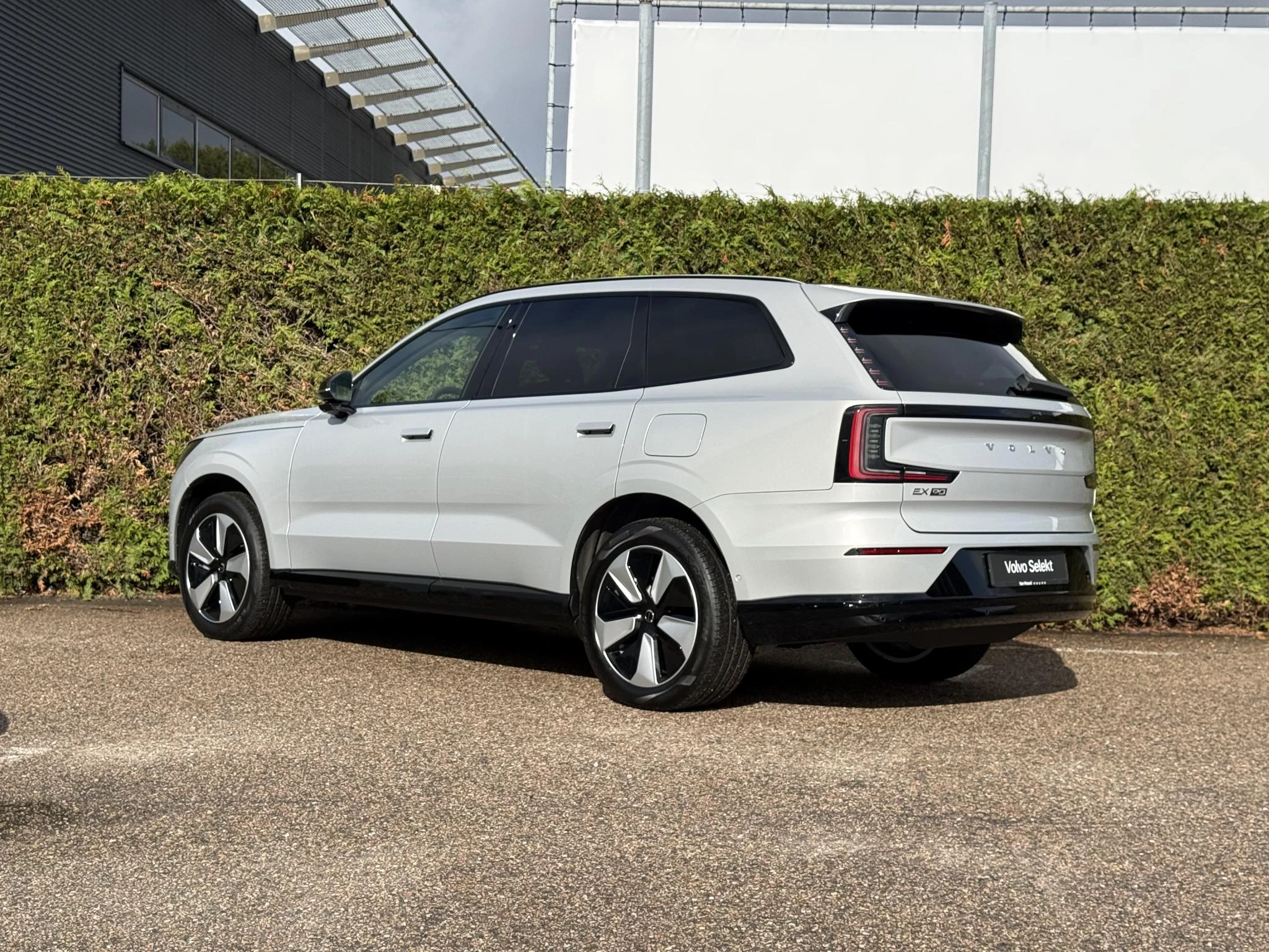 Volvo-EX90-image-5
