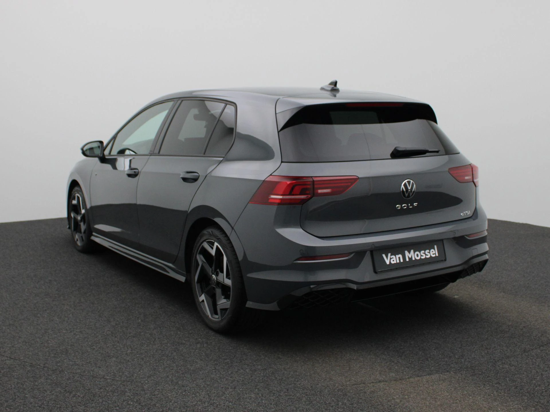 Volkswagen-Golf-image-1